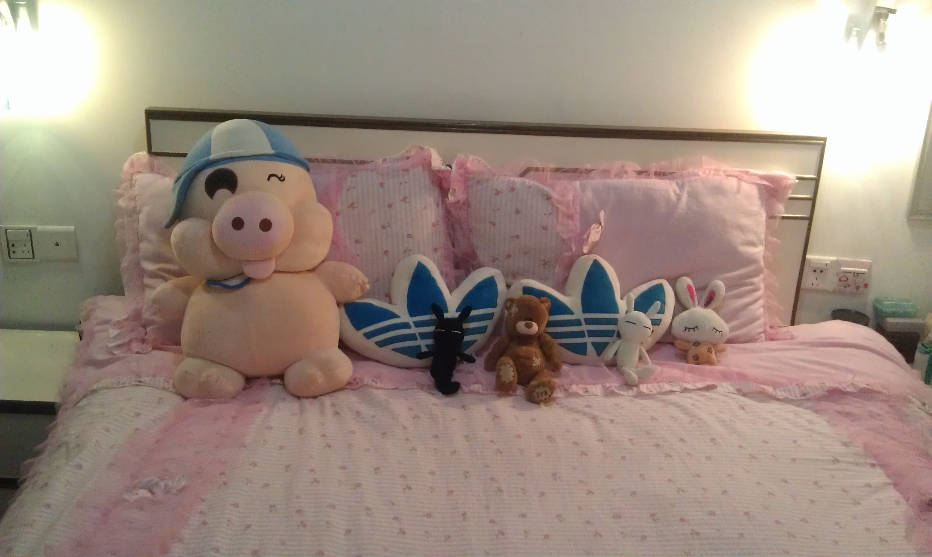 Promotion Hot Selling Adidas Pillow Adidas Car Poillows Small Size